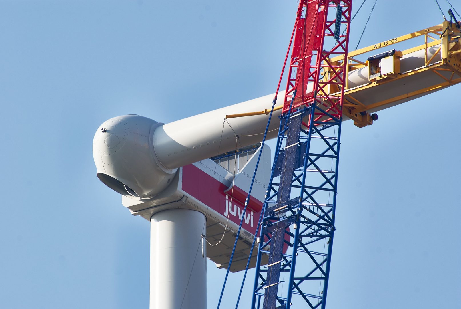 Ein Propeller wird montiert