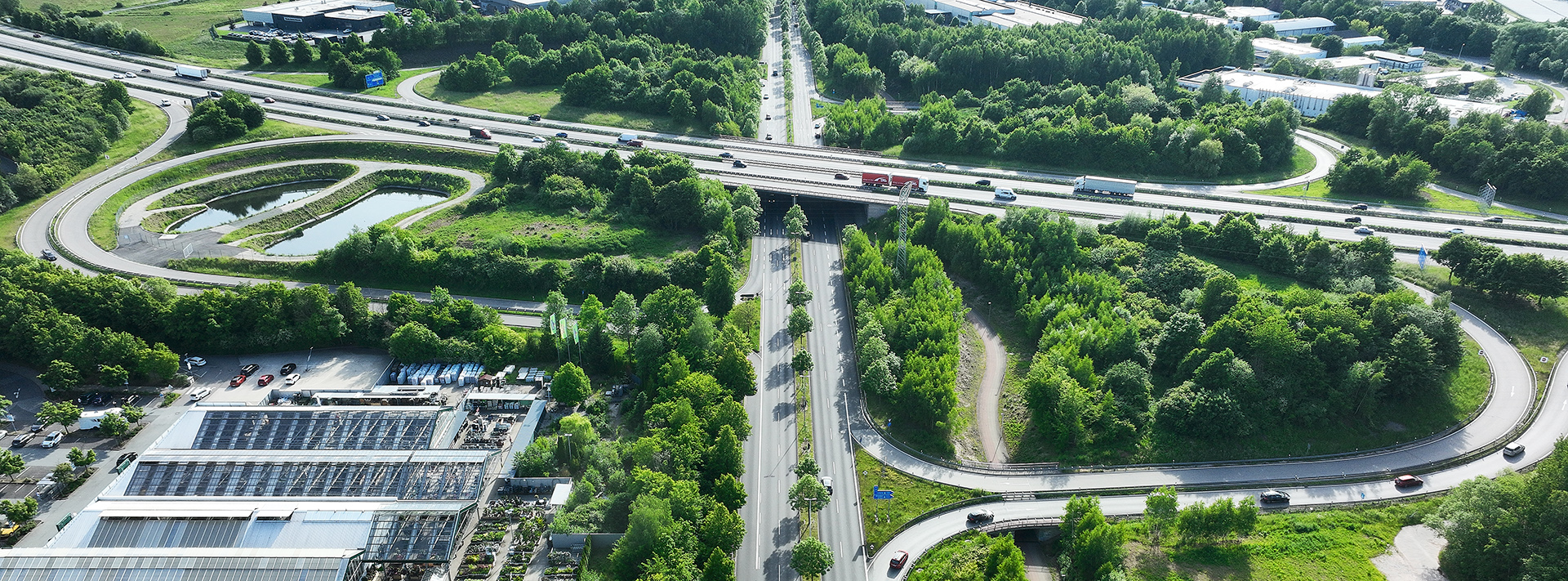 Luftaufnahme der Autobahnanschlussstelle A72 Chemnitz Süd aus 100 Metern Höhe